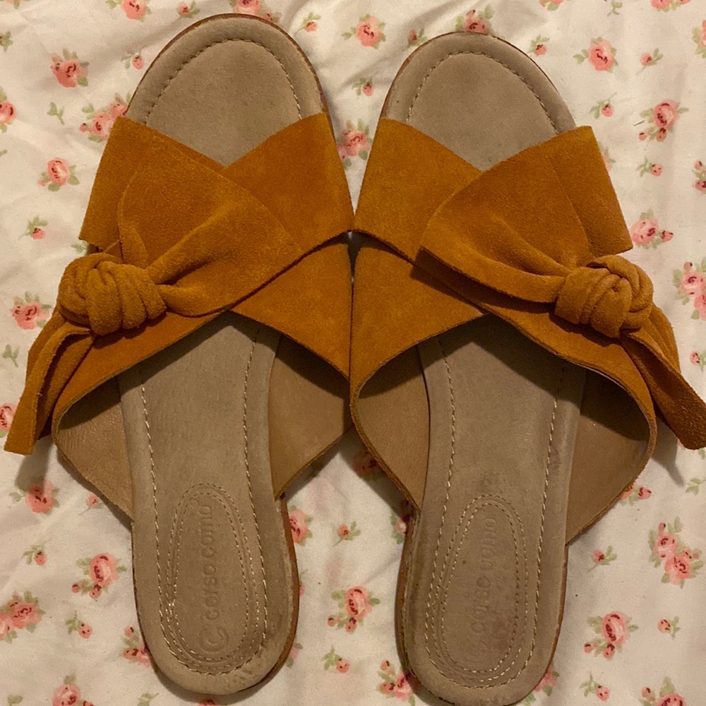 Women’s Corso Como Sandal size 9M. Mustard Yellow.